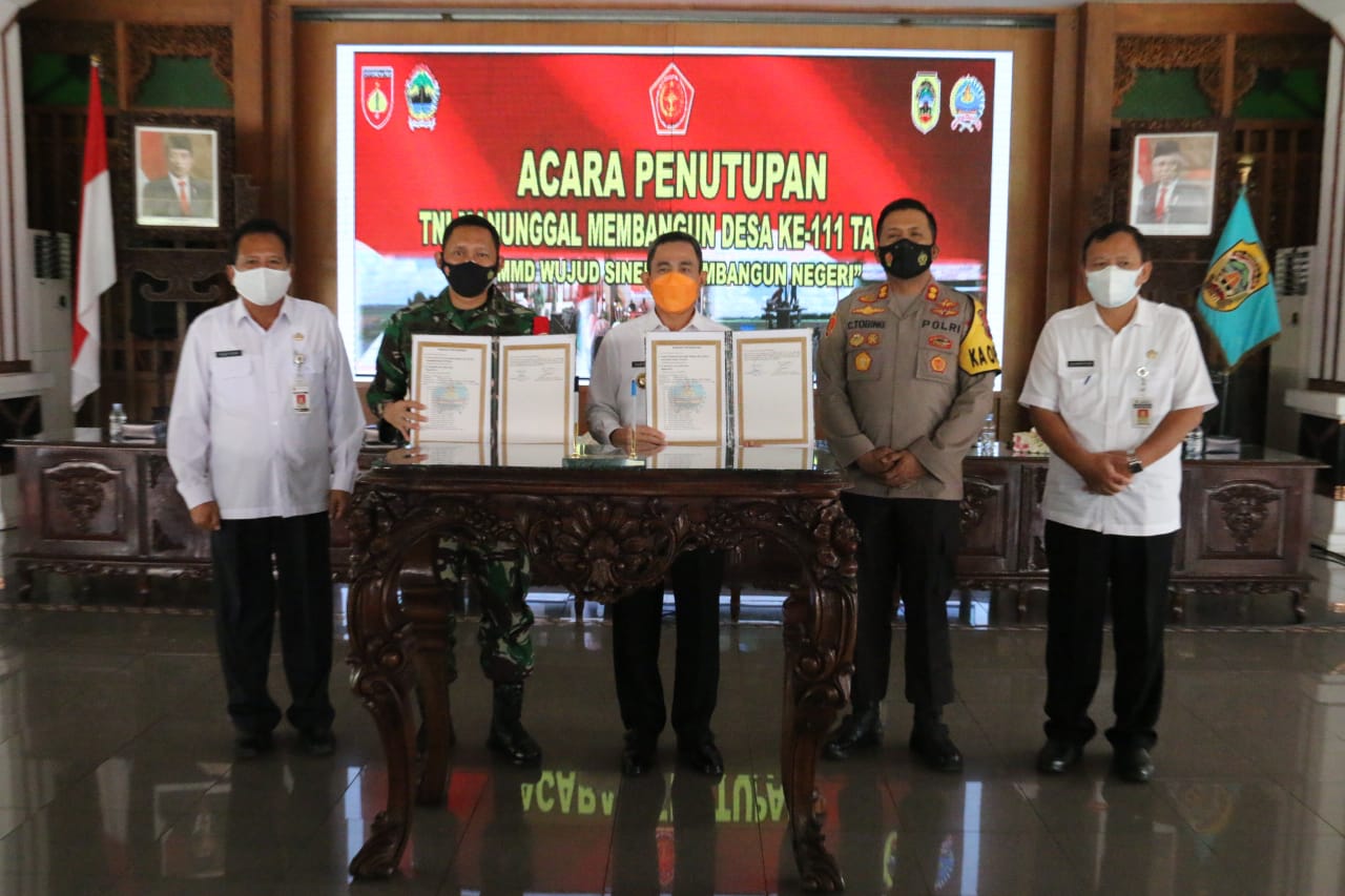 Program Tentara Manunggal Membangun Desa (TMMD)  Reg Ke-111 Kodim 0718/Pati Resmi Ditutup